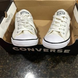 Kids Converse. All white, Great condition US. size 6